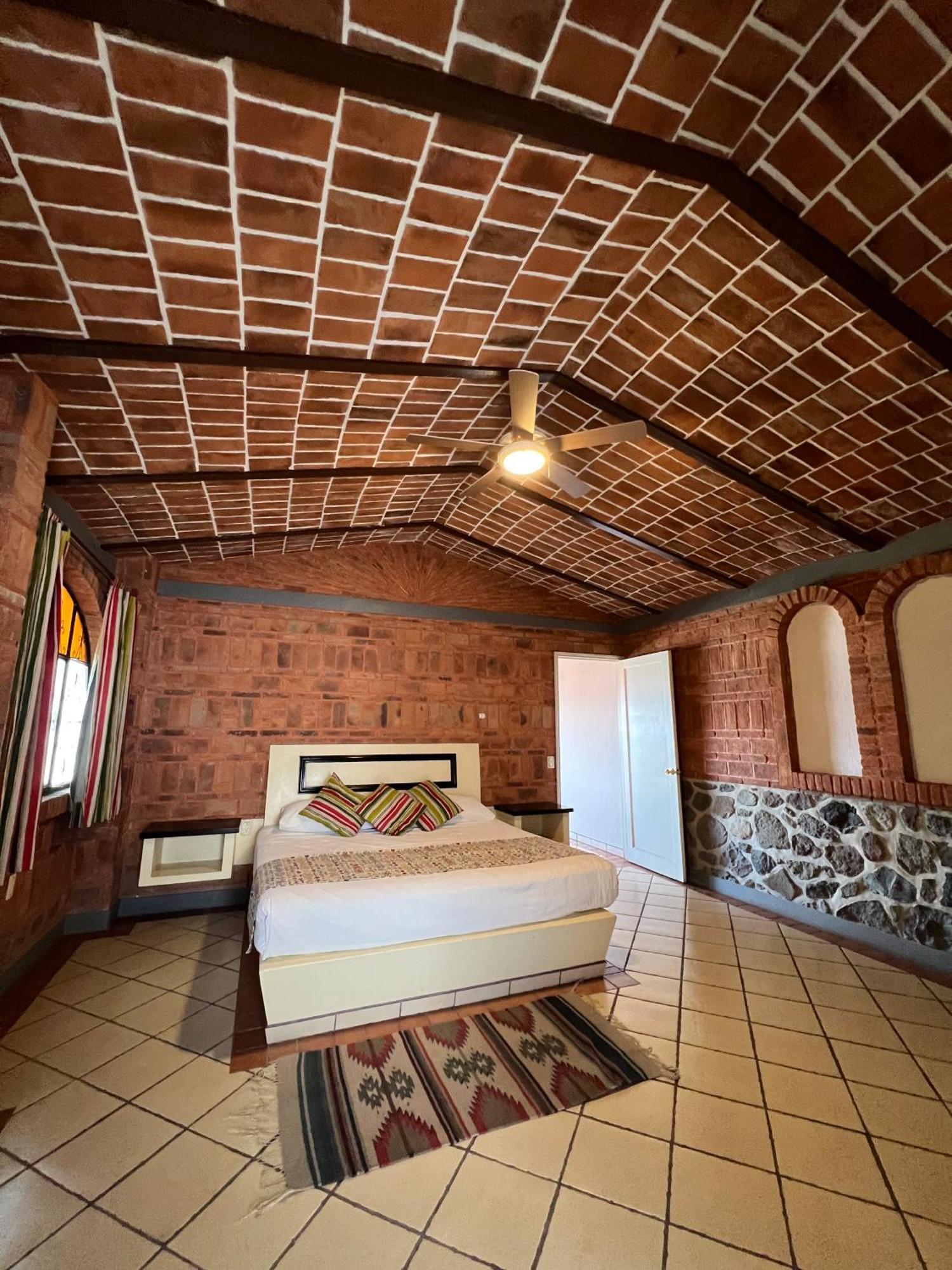 Mama Chuy Hotel & Villas San Juan Cosalá エクステリア 写真
